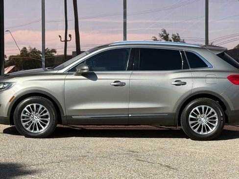 Used 2016 Lincoln MKX Select w/ Select Plus Package FWD image 4