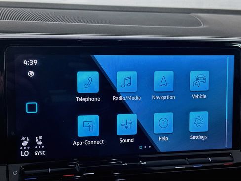 Used 2025 Volkswagen Atlas Cross Sport SE FWD image 21