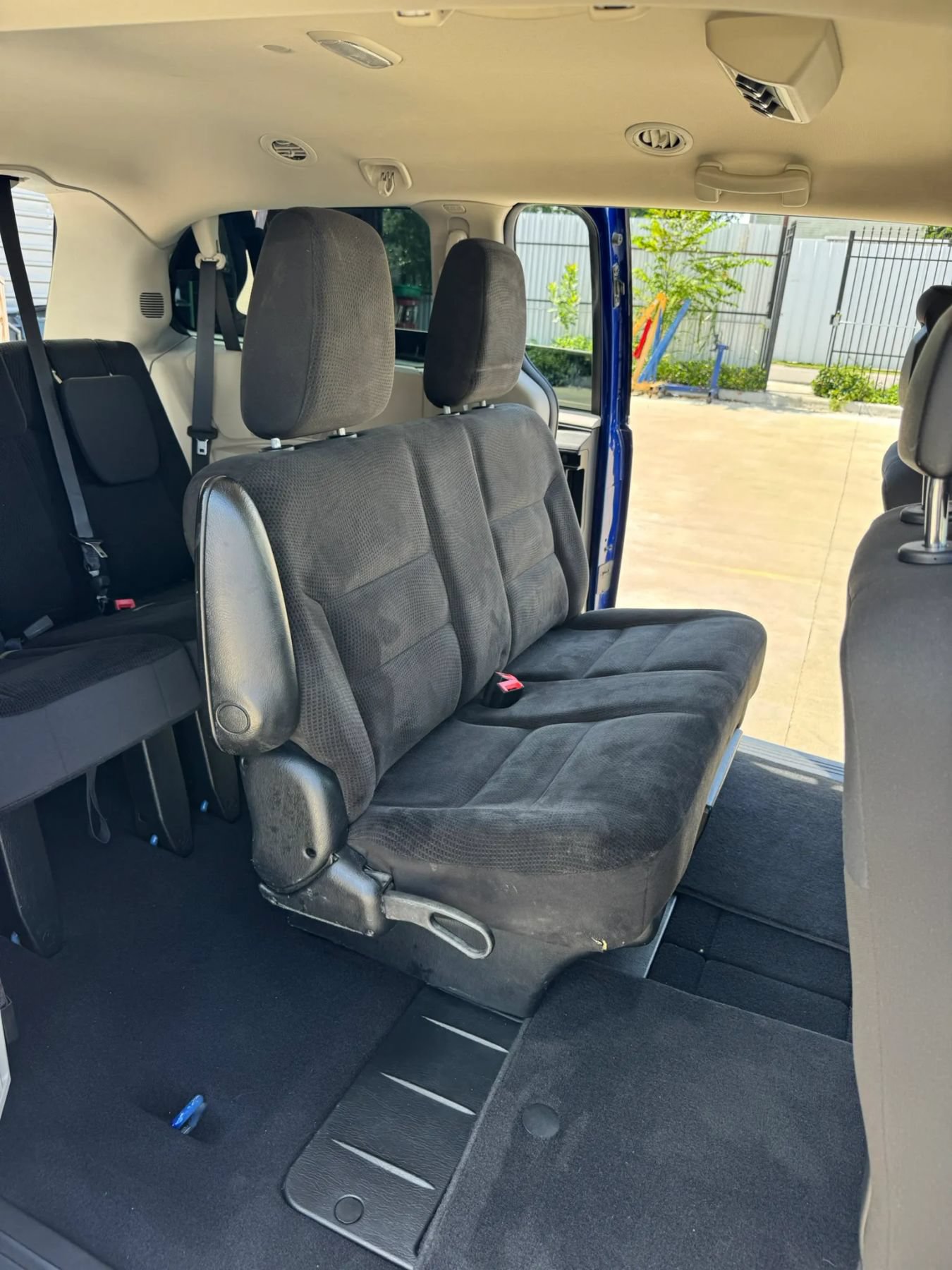 Used 2019 Dodge Grand Caravan SE w/ UConnect Hands-Free Group FWD image 32