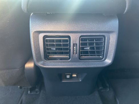 Used 2021 Toyota Venza Limited w/ Carpet Mat Package (TMS) image 29