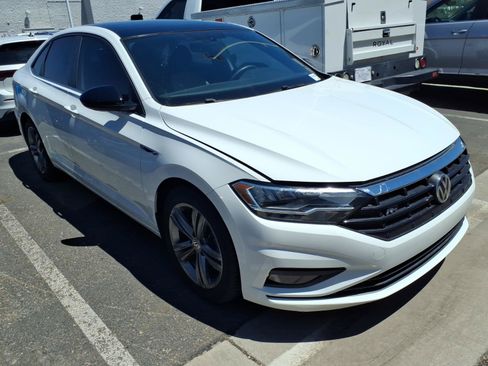 Used 2020 Volkswagen Jetta R-Line w/ R-Line Cold Weather Package FWD image 2