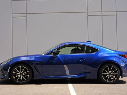 Used 2022 Toyota GR86 RWD image 8