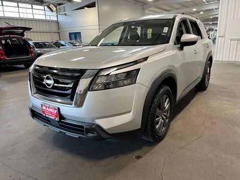 Used 2024 Nissan Pathfinder SV FWD image 7