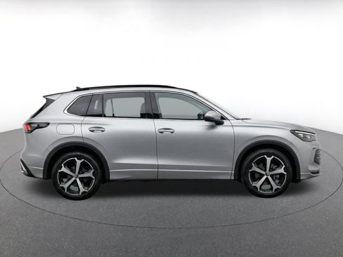 Used 2026 Volkswagen Tiguan SE AWD/4WD image 10