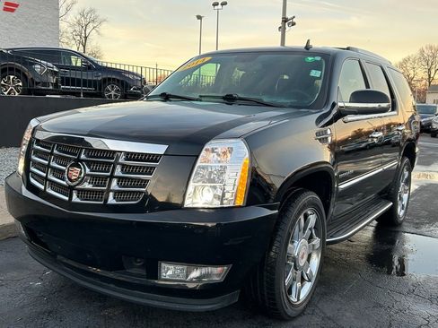 Used 2014 Cadillac Escalade Luxury image 1