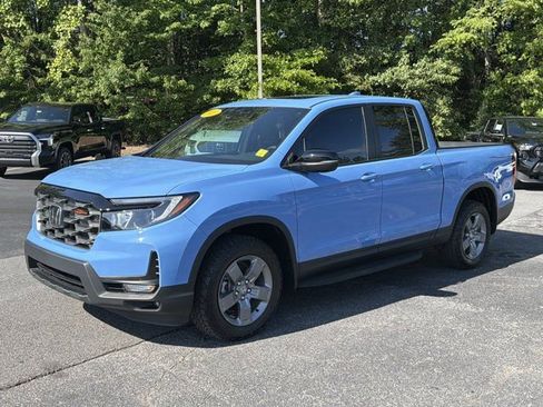 Used 2025 Honda Ridgeline TrailSport image 3