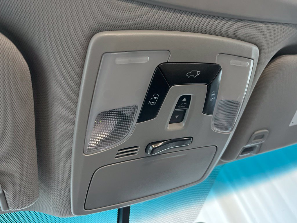 Used 2017 Toyota Sienna XLE FWD image 17