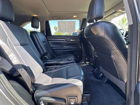 Used 2015 Toyota Highlander Limited Platinum AWD/4WD image 12