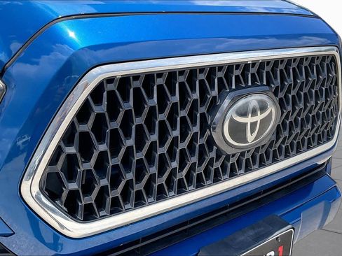 Used 2018 Toyota Tacoma TRD Sport w/ Technology Package RWD image 28