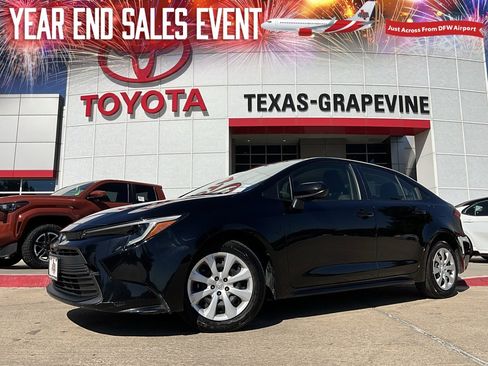 Used 2025 Toyota Corolla LE image 1