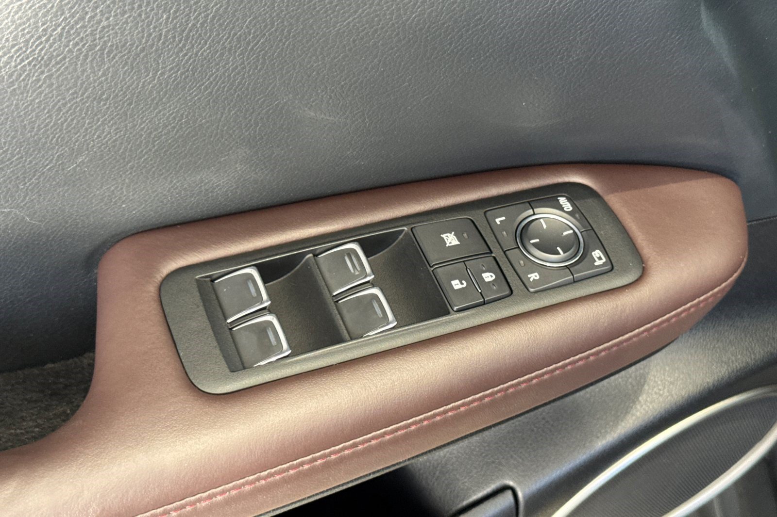 Used 2018 Lexus RX 450h AWD w/ Premium Package image 13