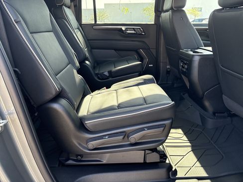 New 2026 Chevrolet Suburban Premier AWD/4WD image 17