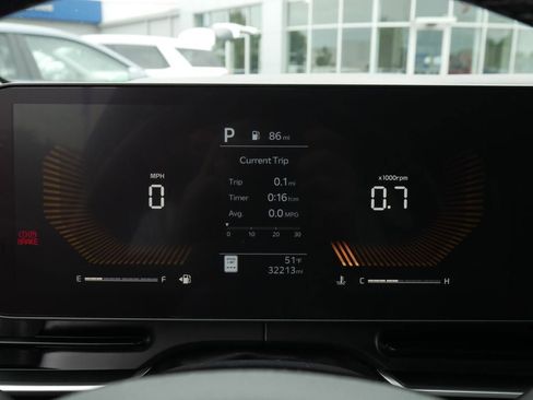Used 2025 Kia Carnival FWD image 41
