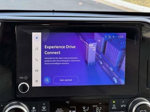 Used 2023 Toyota Highlander XLE image 3