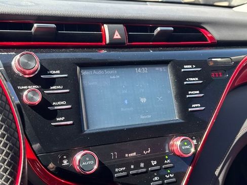 Used 2019 Toyota Camry LE image 19