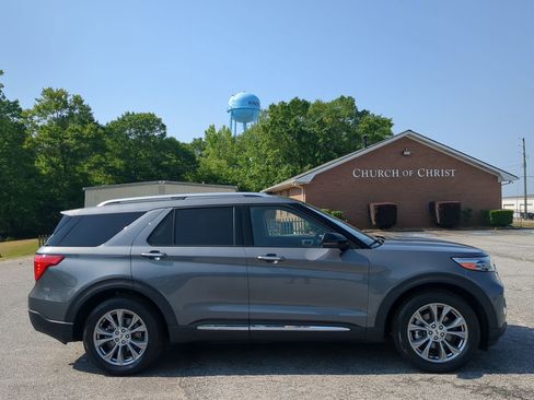 Certified 2022 Ford Explorer Limited w/ Equipment Group 301A RWD image 2