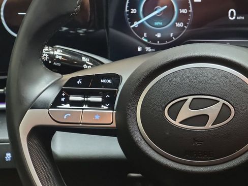 Used 2025 Hyundai Elantra SEL FWD image 15
