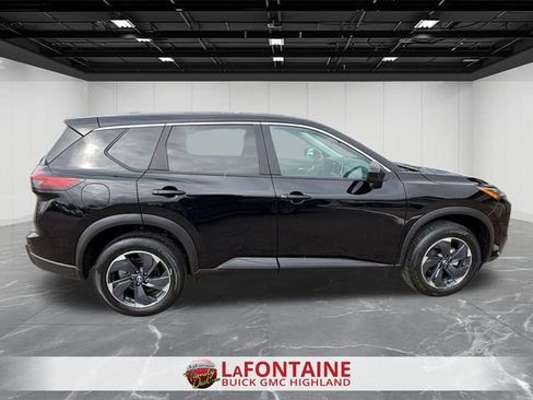 Used 2025 Nissan Rogue SV image 9
