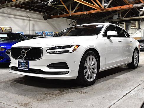 Used 2017 Volvo S90 T6 Momentum w/ Vision Package image 6