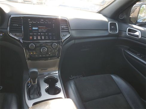 Used 2019 Jeep Grand Cherokee Altitude image 14