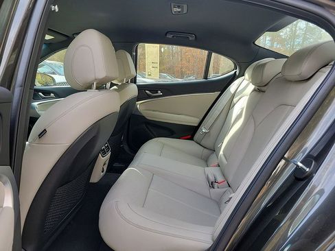 Used 2023 Genesis G70 2.0T image 13