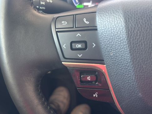 Used 2023 Toyota Crown Limited image 28