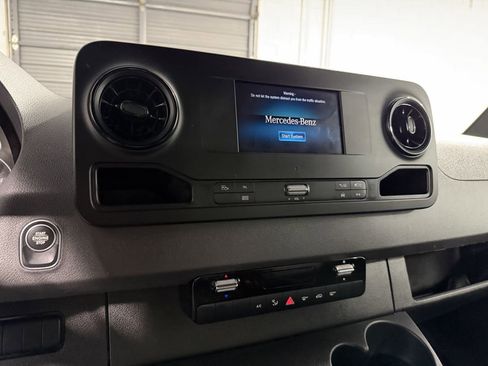 Used 2022 Mercedes-Benz Sprinter 2500 image 18