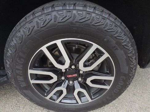 Used 2023 GMC Yukon XL AT4 AWD/4WD image 6