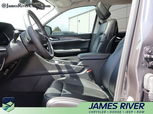 Used 2024 Jeep Grand Cherokee L Limited image 24