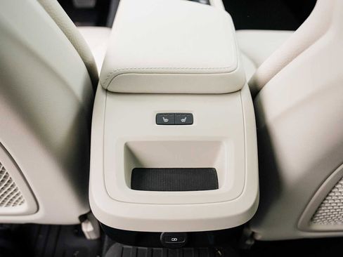 Used 2026 Volvo V60 B5 Cross Country Plus w/ Climate Package image 30