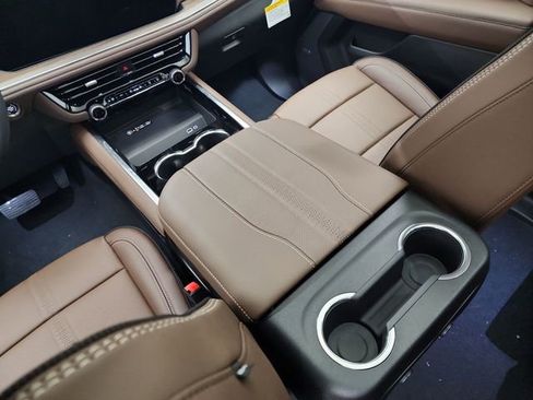 New 2026 Chevrolet Suburban High Country w/ Sun And Tow Package image 24