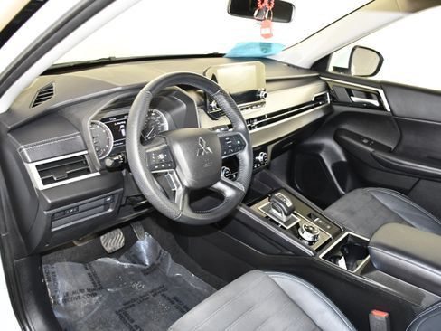 Used 2023 Mitsubishi Outlander SE AWD/4WD image 37