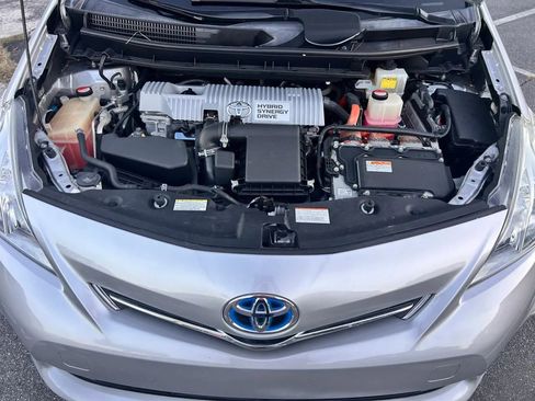 Used 2014 Toyota Prius V Five image 12