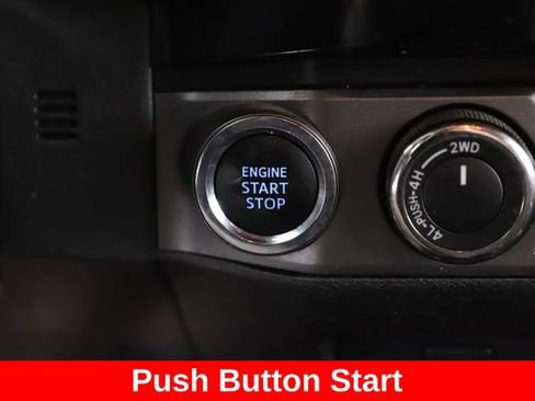 Used 2017 Toyota Tacoma SR5 AWD/4WD image 19