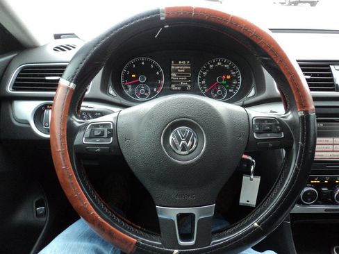 Used 2012 Volkswagen Passat 2.5 SE image 10