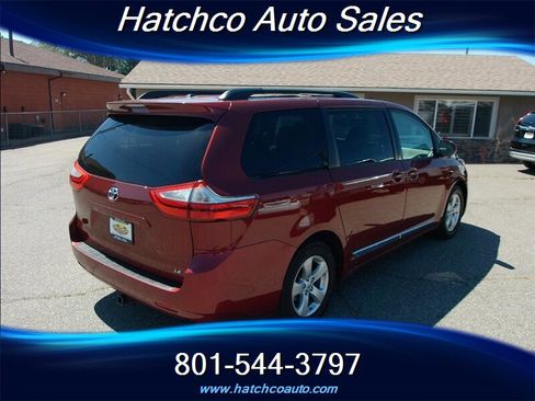 Used 2016 Toyota Sienna LE FWD image 5