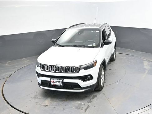 Used 2025 Jeep Compass Limited AWD/4WD image 36