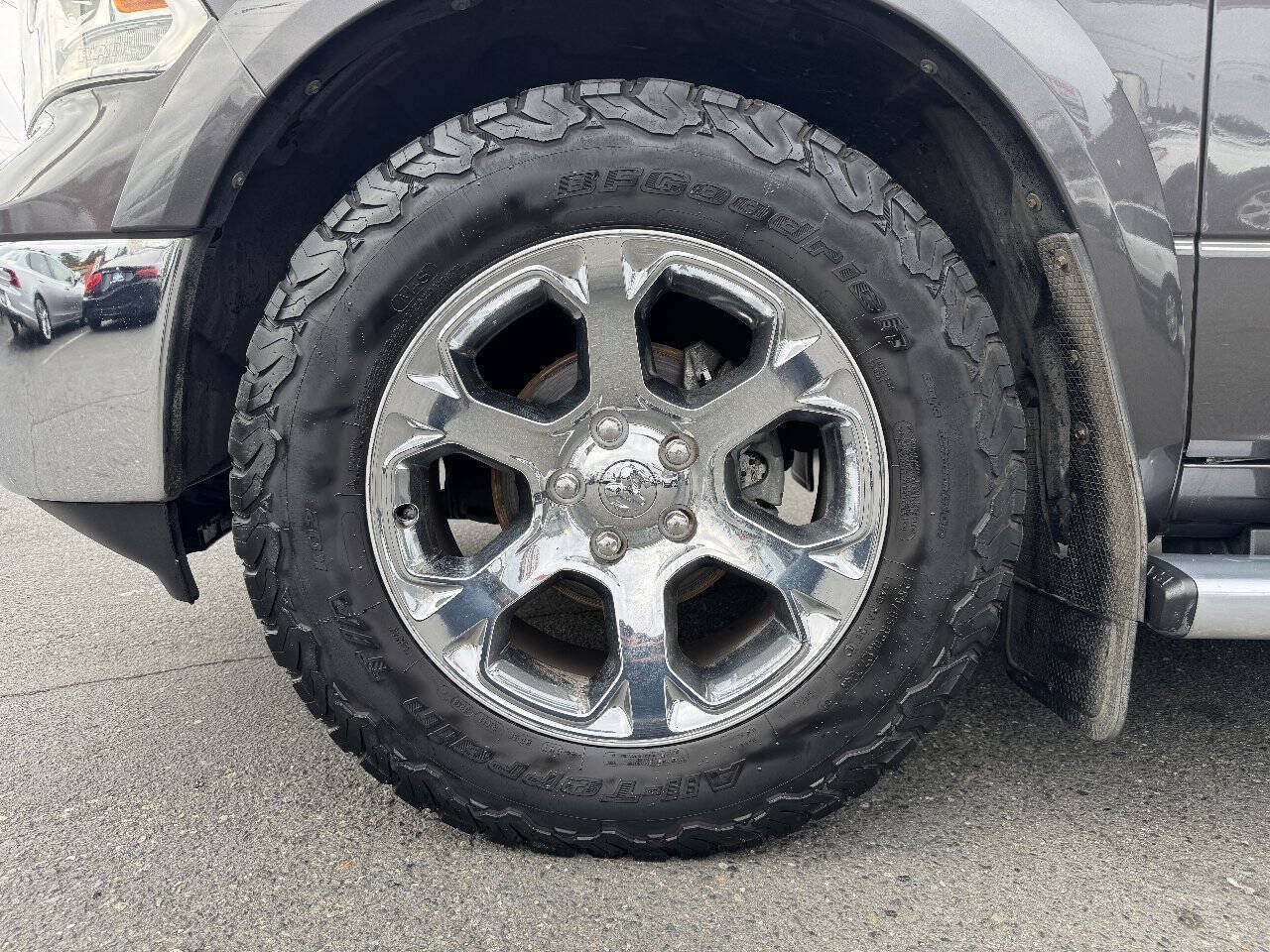 Used 2015 RAM 1500 Laramie AWD/4WD image 2