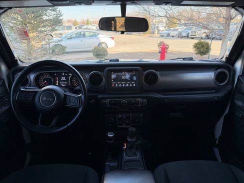 Used 2021 Jeep Gladiator Sport image 14