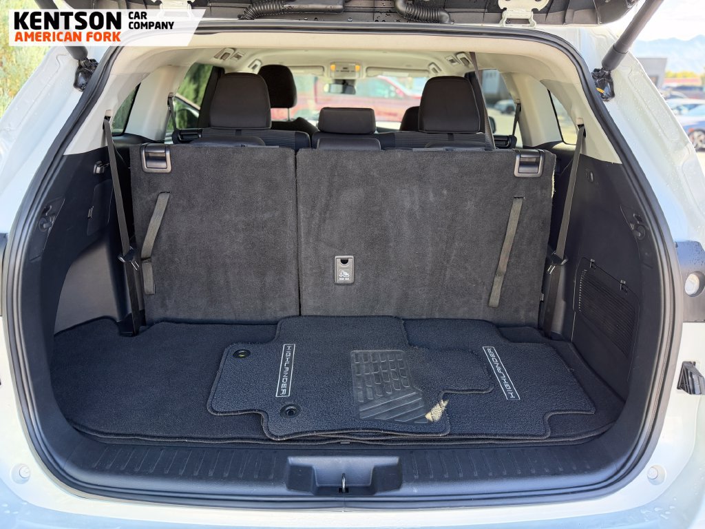 Used 2025 Toyota Highlander LE AWD/4WD image 34