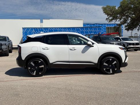 Used 2025 Nissan Kicks SR w/ SR Premium Package AWD/4WD image 4