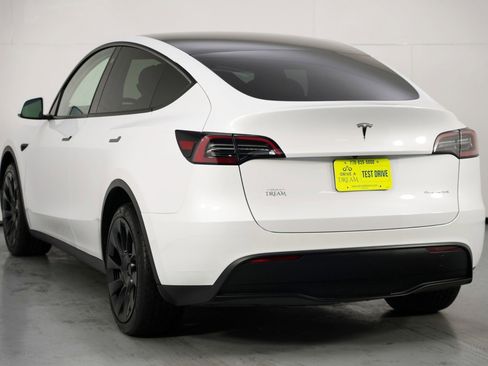 Used 2023 Tesla Model Y Long Range image 50