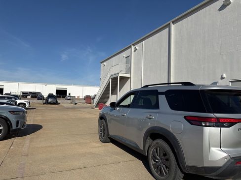 Used 2023 Nissan Pathfinder SV image 6