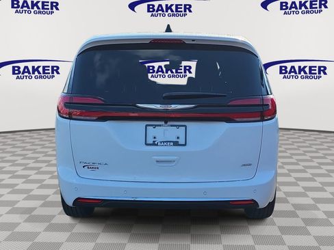 New 2026 Chrysler Pacifica Select image 4