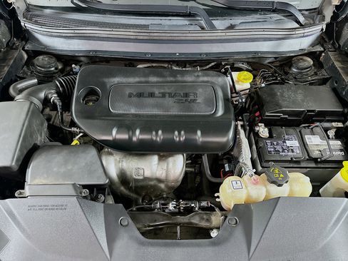 Used 2019 Jeep Cherokee Latitude w/ Popular Appearance Group image 30