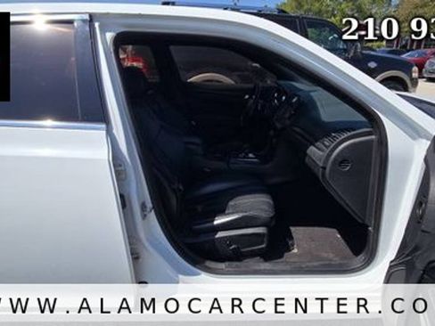 Used 2013 Chrysler 300 S RWD image 13