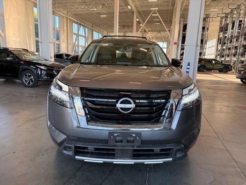 Used 2023 Nissan Pathfinder SL AWD/4WD image 8