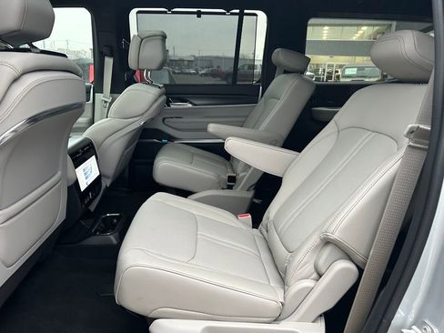 New 2026 Jeep Grand Wagoneer Summit w/ Premium Group III AWD/4WD image 24