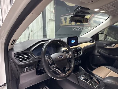 Used 2022 Ford Escape Titanium w/ Titanium Elite Package image 5