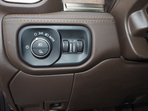 New 2025 RAM 2500 Limited image 28